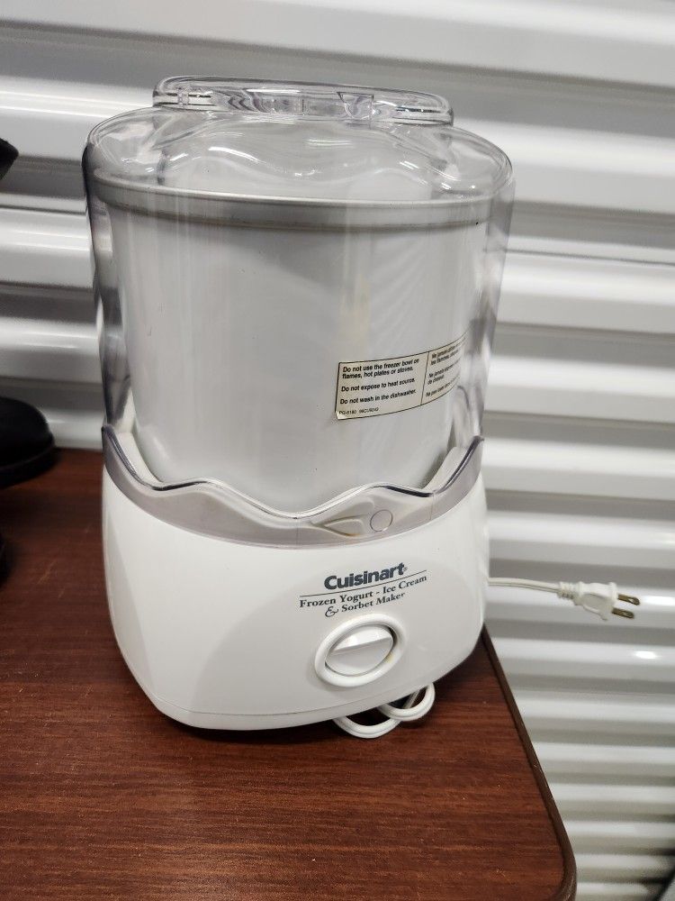 Cuisinart 1.5 quart ice cream maker