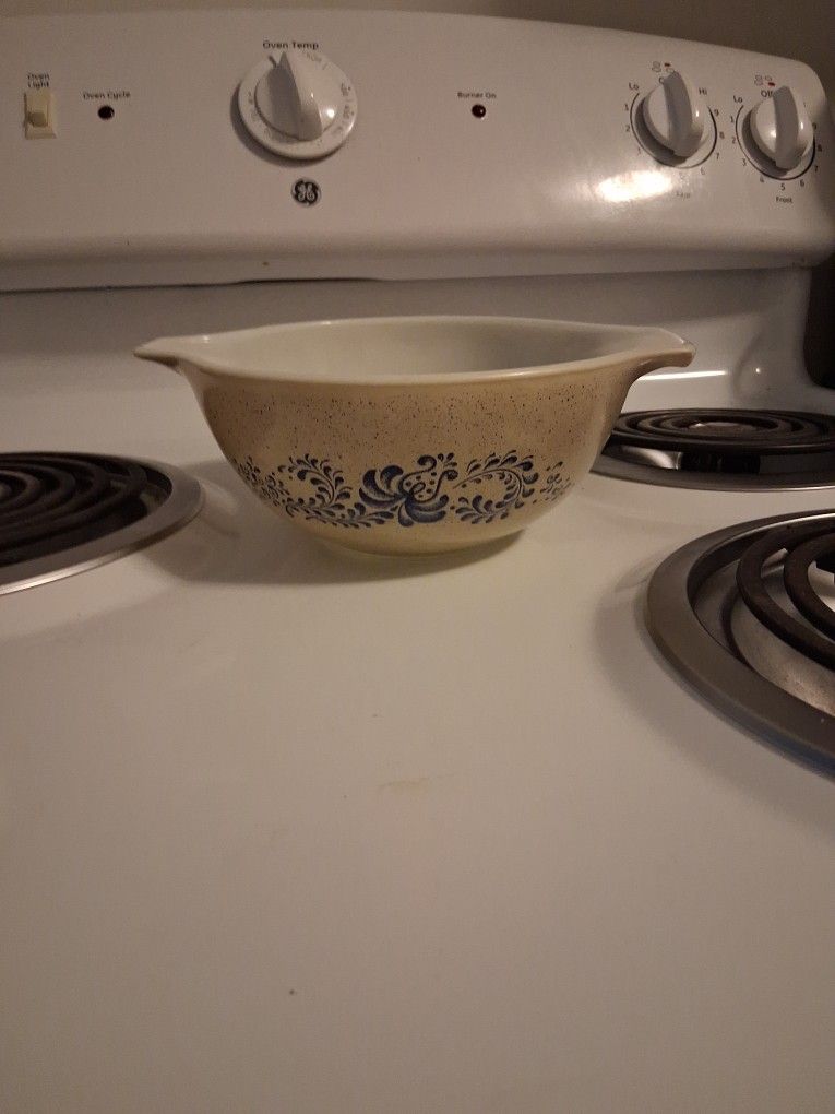 PYREX Cinderella Dish