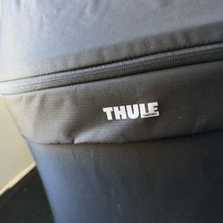 Thule Bassinet with Top Cover – Excellent Condition
