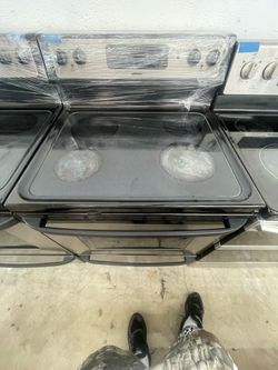 🍳 🔥 Hotpoint Black Electric Smooth-Top Range – Refurbished! 🍰 ⚡