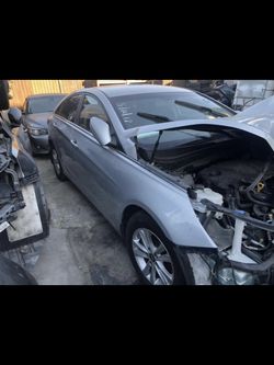 2013 Hyundai Sonata FOR PARTS