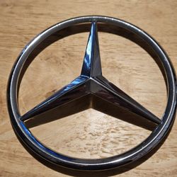 Mercedes-Benz Emblem