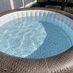 Hot Tub / Jacuzzi