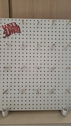 Donut wall with stand