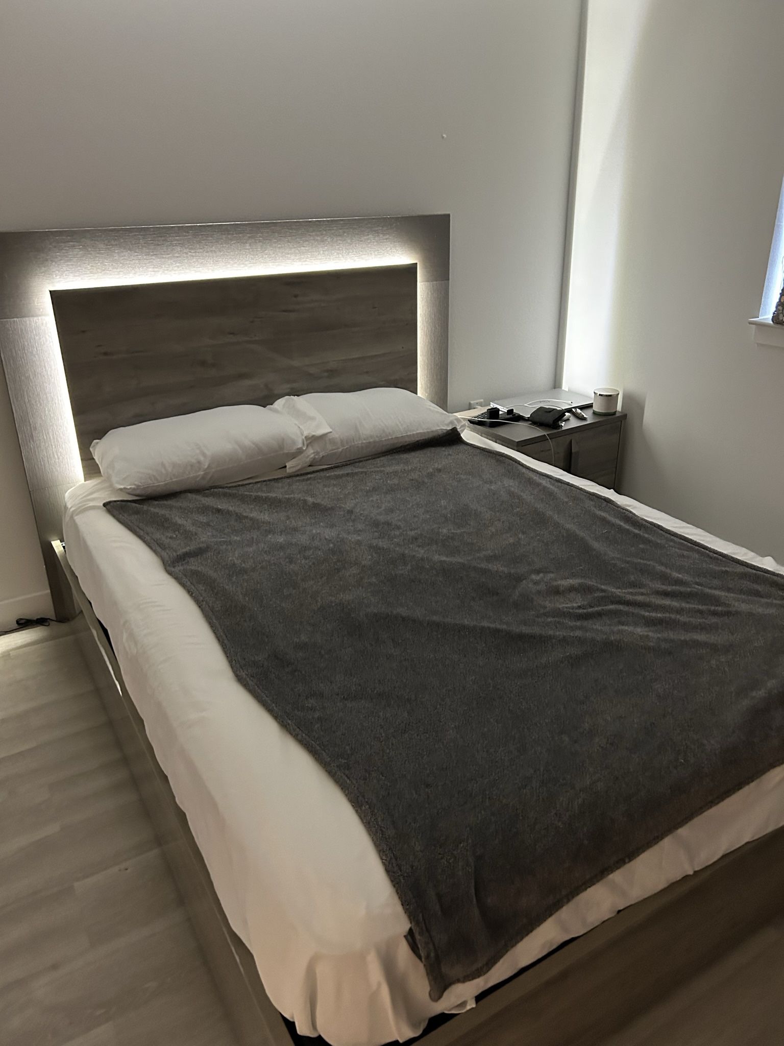 BEDROOM SET FOR SALE