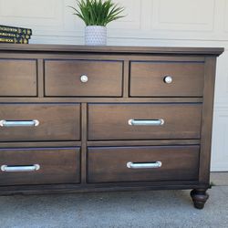 BEAUTIFUL INDUSTRIAL STYLE DRESSER 7 DEEP ROLLING DRAWERS LIKE NEW 67X18X38 Methal Silver Knobs
