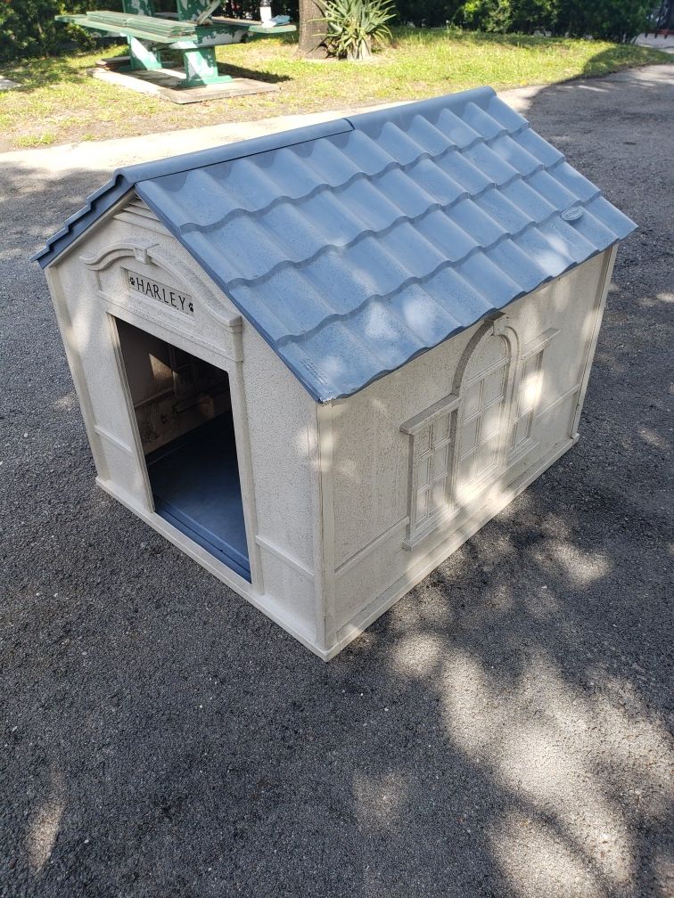 Suncoast large size dog house