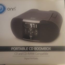 Like New Omn Cd Player Fm Radio