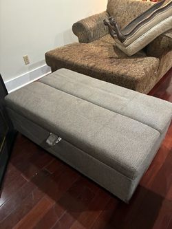 Roll away bed / ottoman