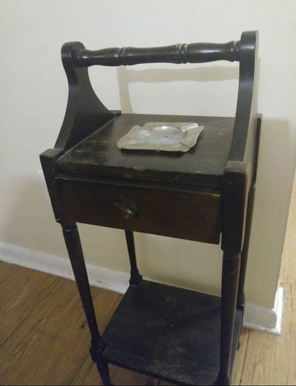 Vintage smokers table? for Sale in Columbus, OH OfferUp