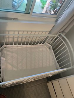 Mini metal crib
