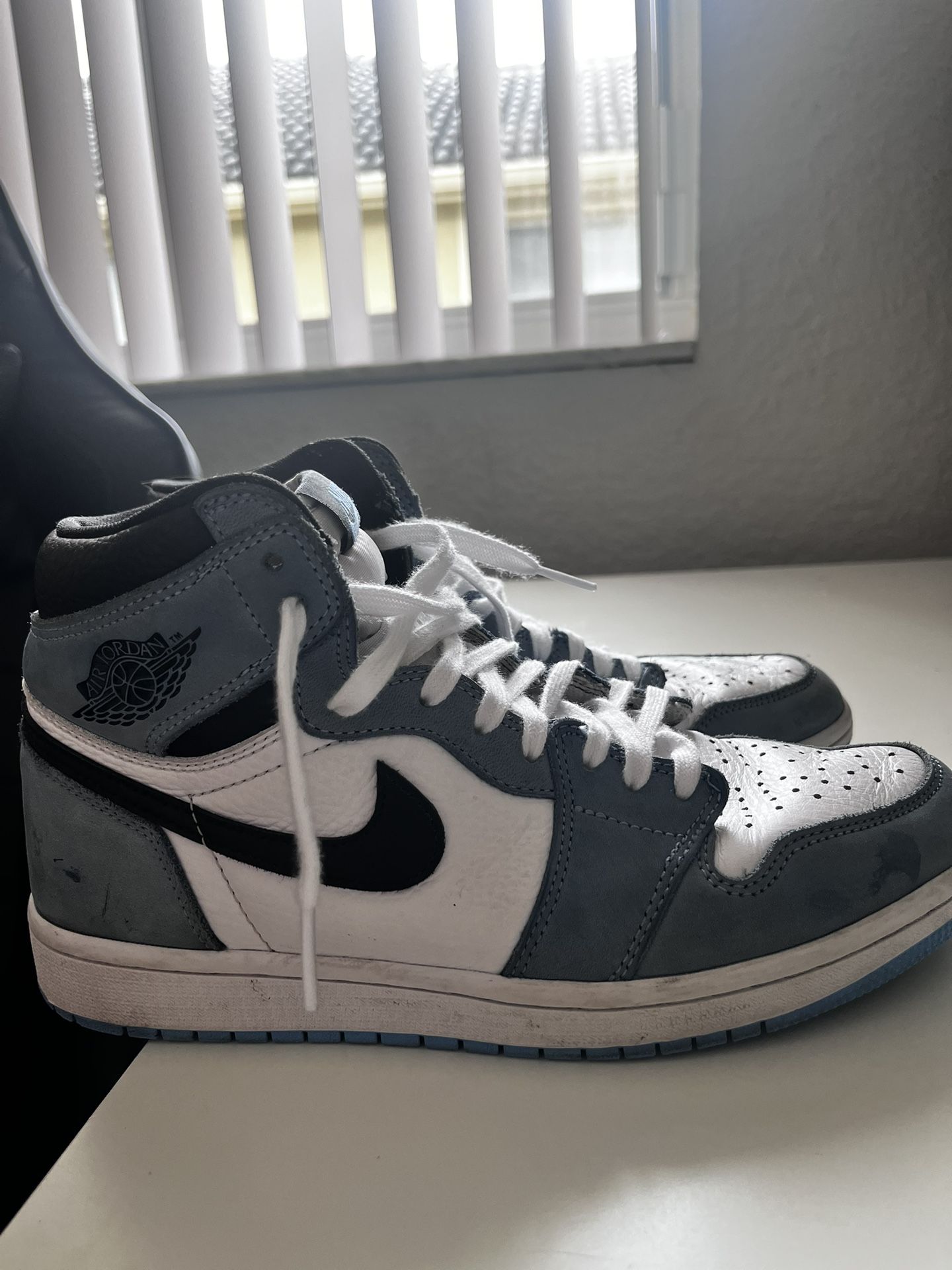 Jordan 1 Unc