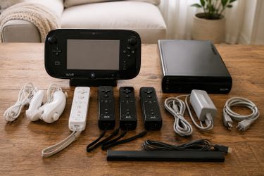 Nintendo Wii U Console Bundle + 4 Remotes + Nunchuks + Charging Dock