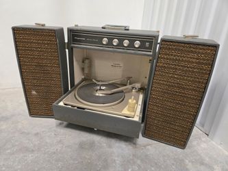 Record player / Vintage Magnavox
