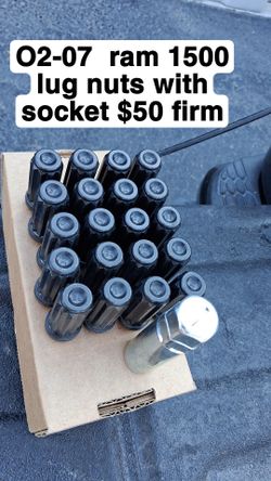 02-07 ram 1500 lug nuts with lock soxket