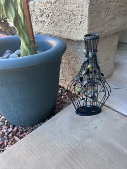 METAL VASE 🍃LEAVES🦋BUTTERFLIES