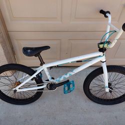 We The People 20 Inch BMX Bike  Arcade Flat White 
