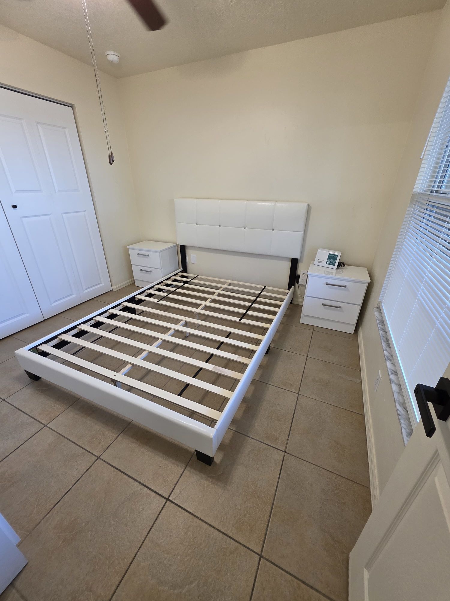 QUUEN BEDROOM SET