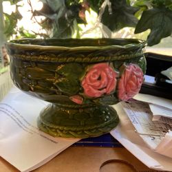green Bowl collectible  for  center piece collection vintage  ceramic italian french beautiful  2144  has a number  original  flowers and  hand carved