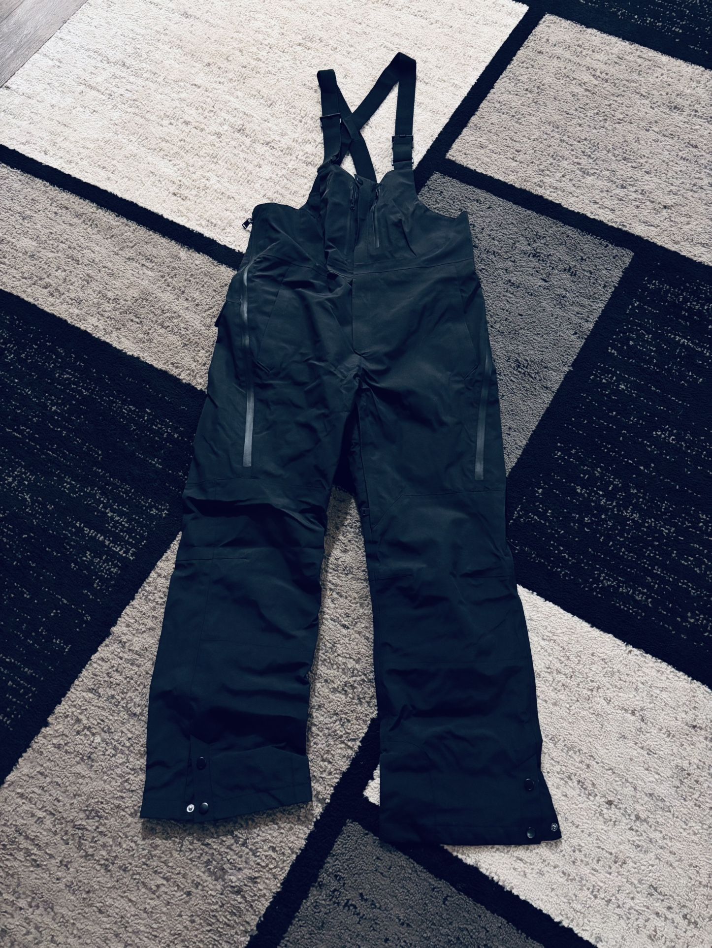 Snow bibs Snow pants medium black new 