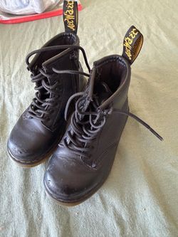Dr. Martens Black Leather Lace-Up Boots size US 8 boys/toddler
