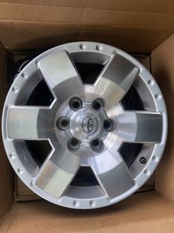 Set Of 4 OEM FJ Cruiser 17” Wheels Rims