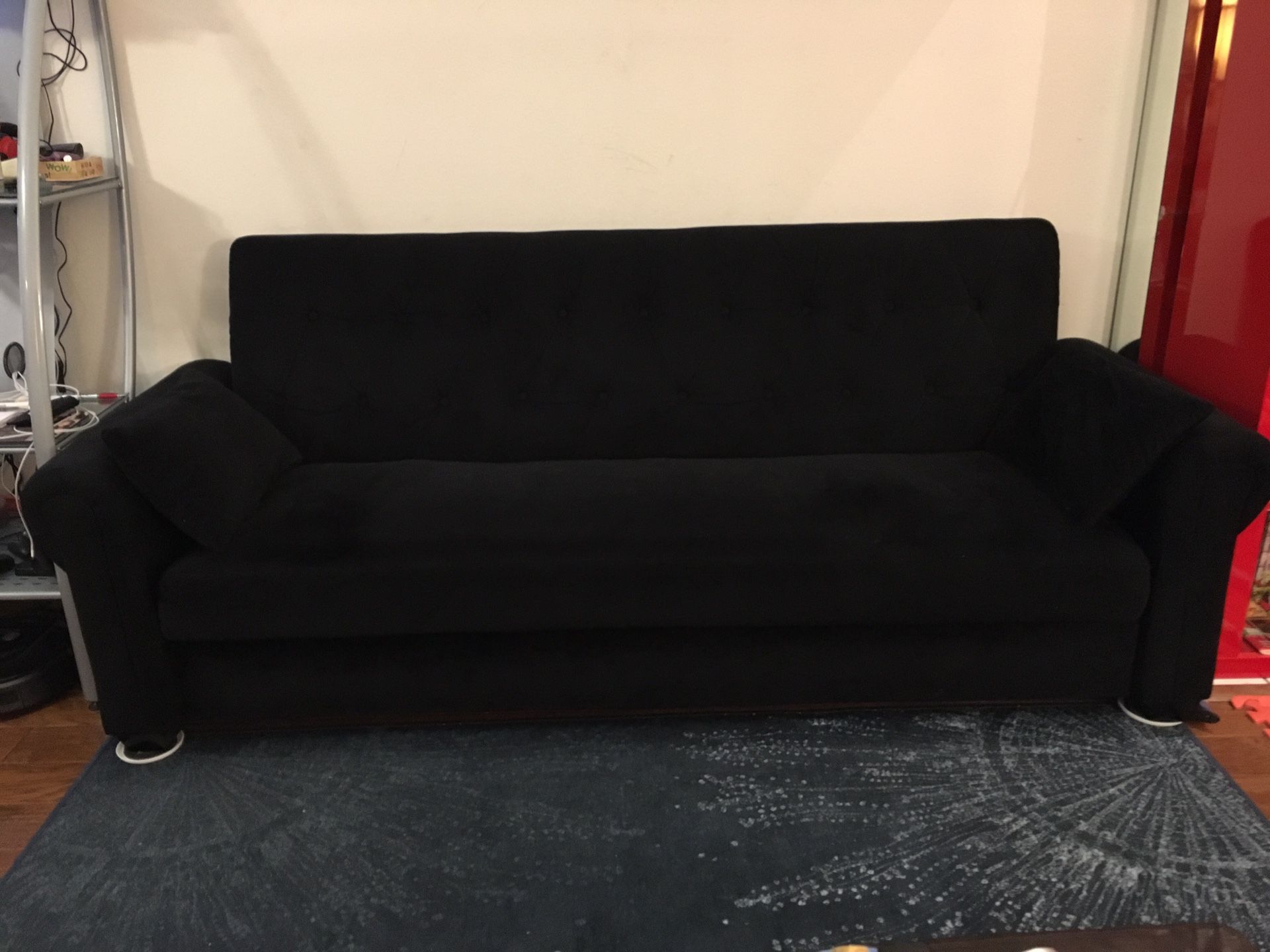 *** Pending Pickup*** Convertible couch / sofa