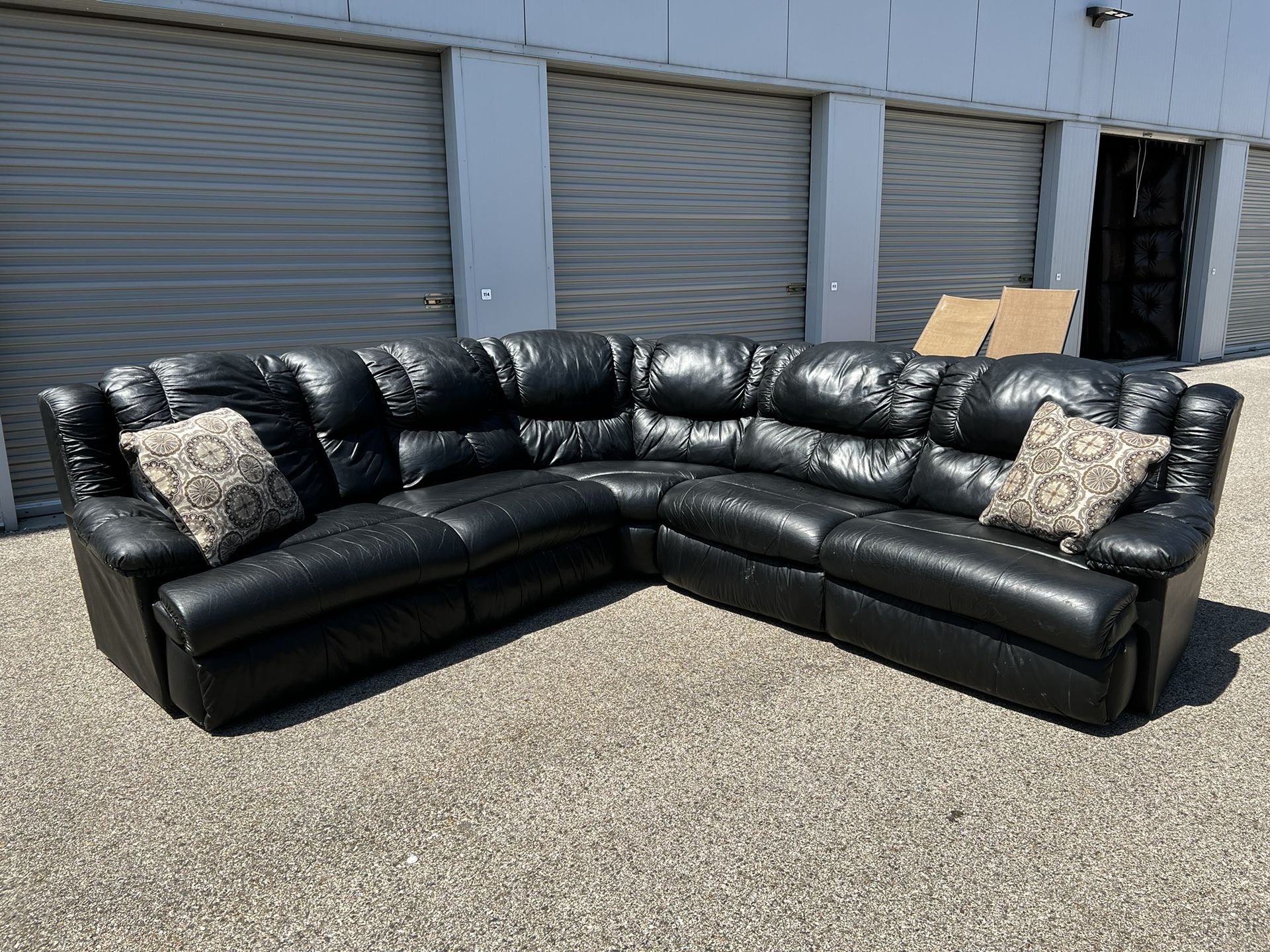 Beautiful Black Leather Sectional Sofa-Bed and Recliner! 🚚 ***Free Delivery***  