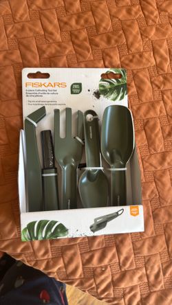 Fiskars 5 piece cultivating tools