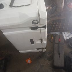 Huge Lifetime 115 Qt Cooler