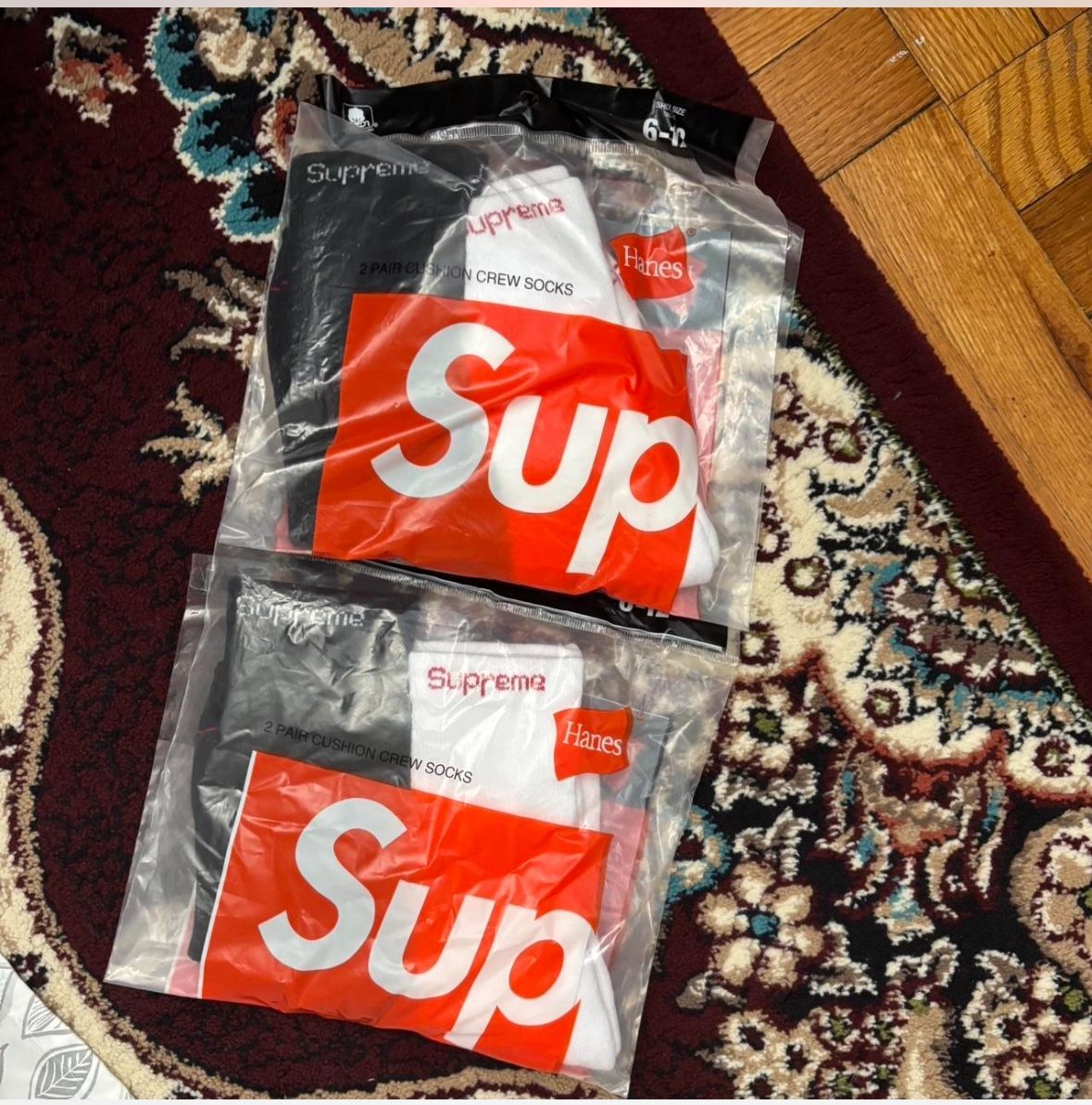 SUPREME SOCKS