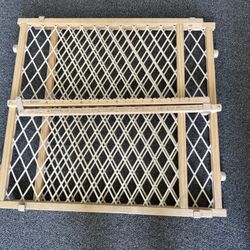 Pet gate - adjustable to fit openings between 26 and 42 inches