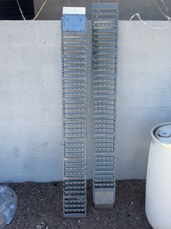 Aluminum loading ramps– Pair