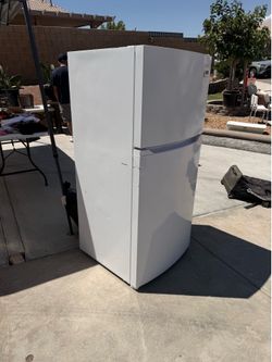 Frigidaire Apartment Size Fridge -  FFHT1425VW refrigerator