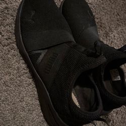 Puma all black size 8 1/2 woman