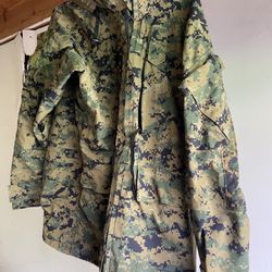 USMC gortex top (medium regular)