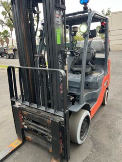 Toyota Forklift 6,000 lbs LOW HOURS