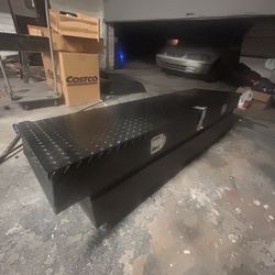 Truck tool box