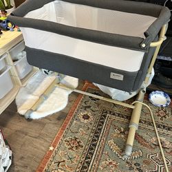 Ronnie Baby Bedside Bassinet 
