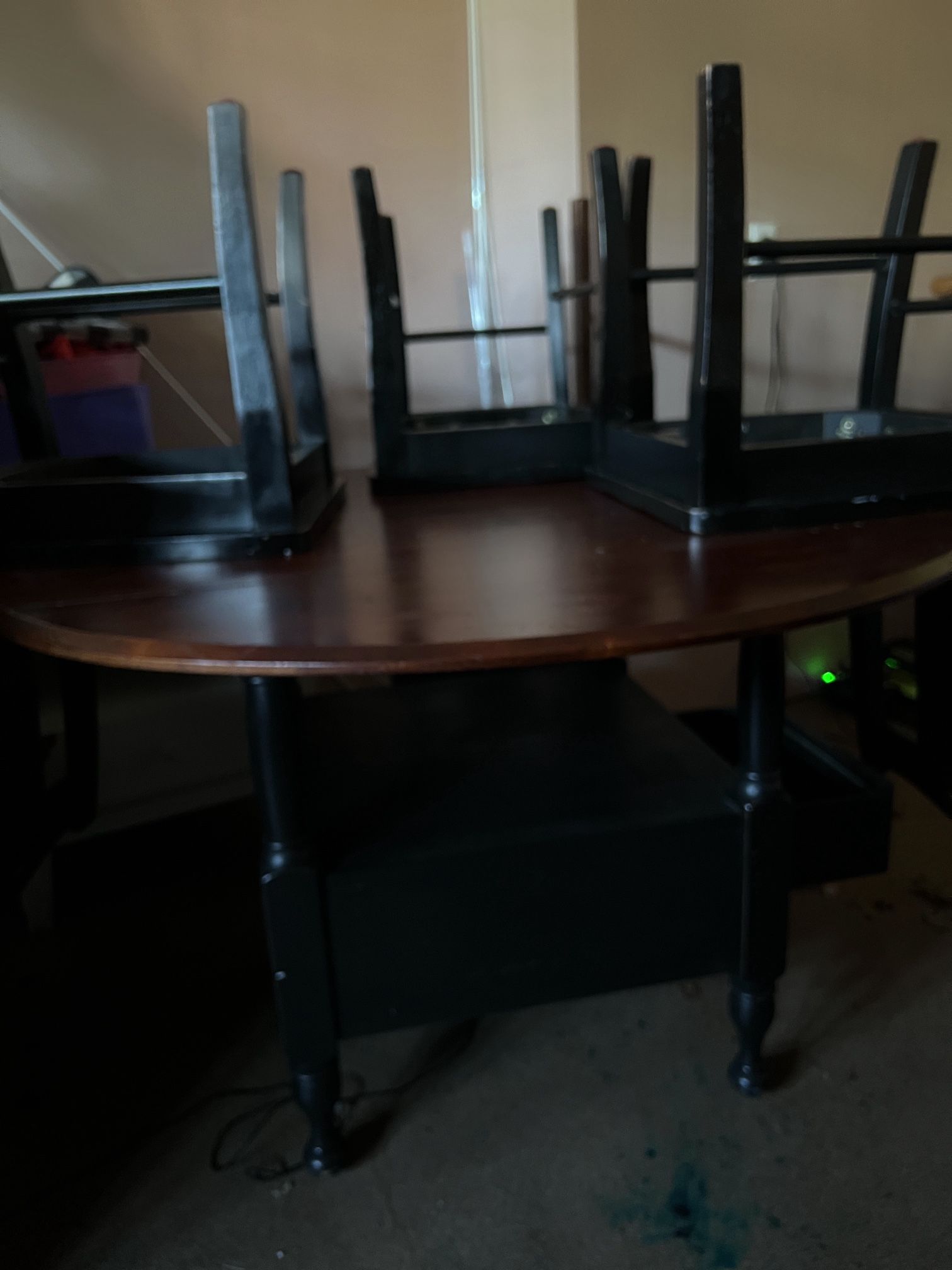 Dinning Table With 4 Chair 