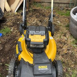 Dewalt 2x 20v Self Driving Lawn Mower