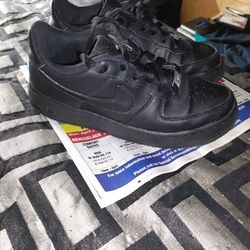 Nike Air Force One Boys Tennis Shoes. 