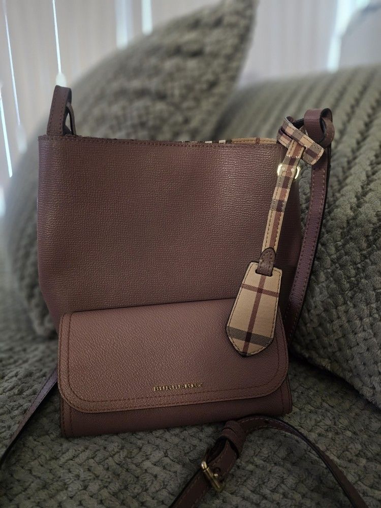 Burberry Bucket Purse With Wallet