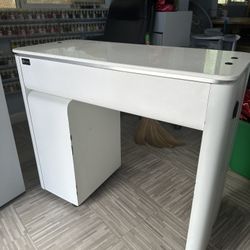 Manicurist Table