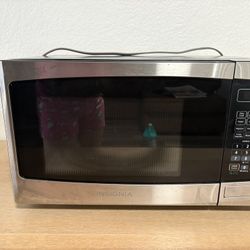 Insignia Microwave
