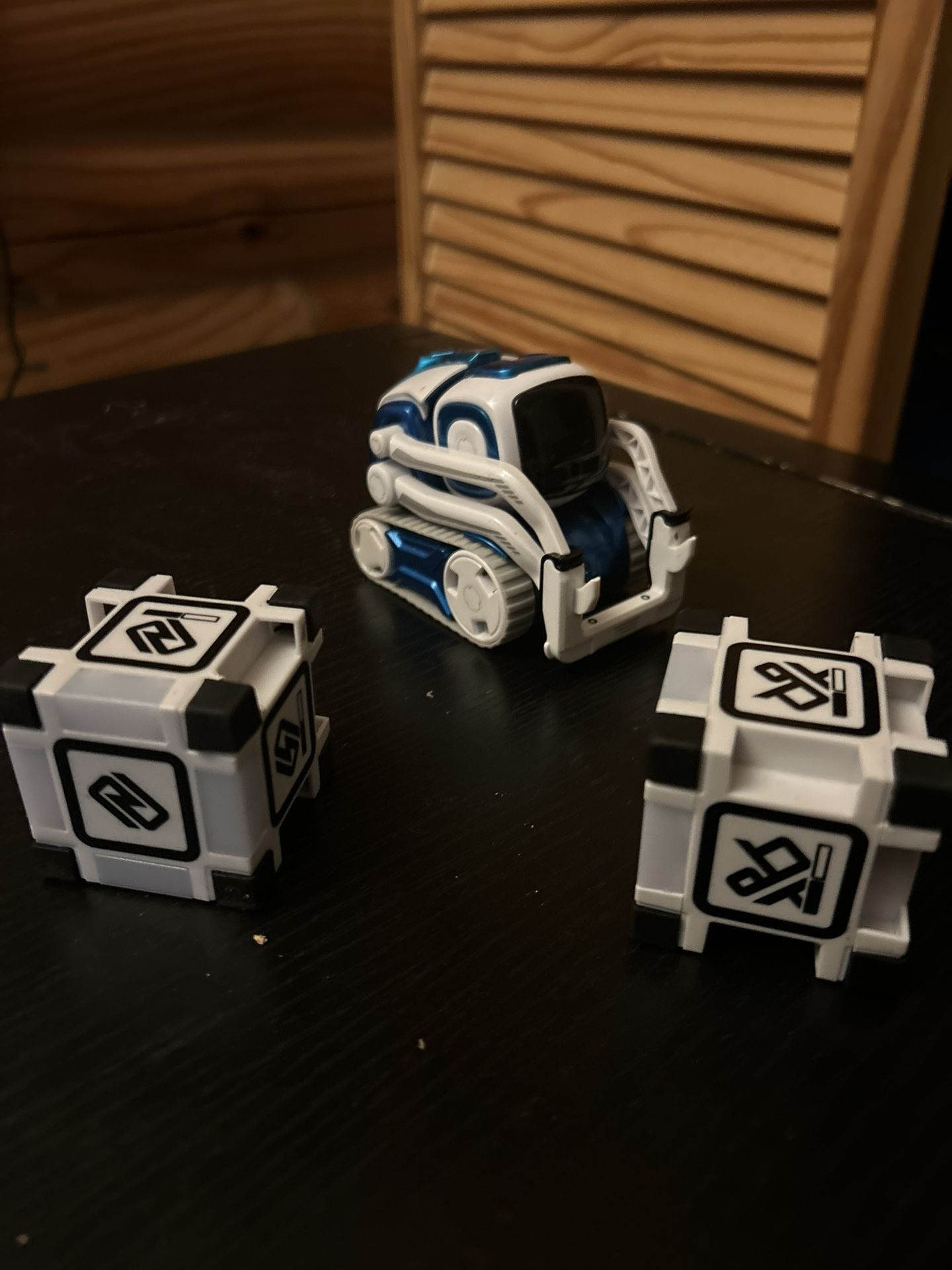 “Anki Cozmo Blue Limited Edition – 2 Cubes, No Charger”