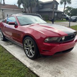 2011 Ford Mustang GT Premium - Manual