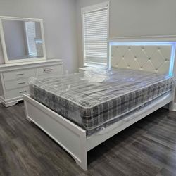 Stunning Bedroom Set
!!! King $1350!! Queen $1299!!