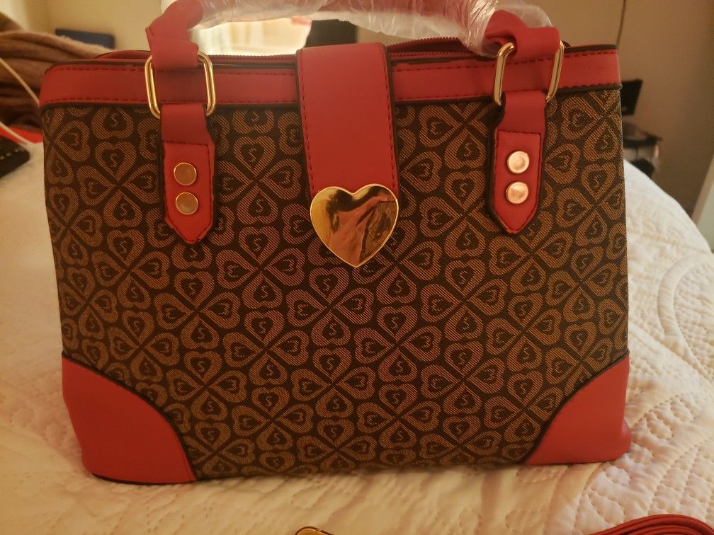 Red medium purse