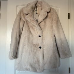 Pull&Bear Luxe Cream Faux Fur Coat – Plush Winter Statement Piece (New with Tags) Size Small